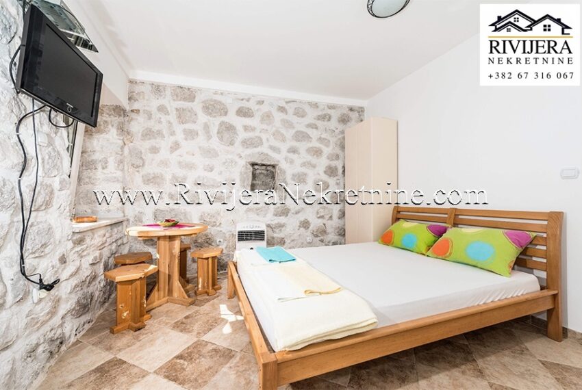 rivijera_nekretnine_lipci_kamena kuca_ 5pg.