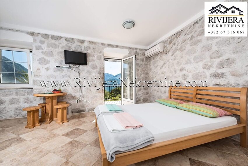 rivijera_nekretnine_lipci_kamena kuca_ 9pg-