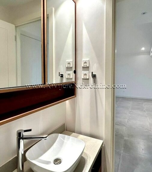 prodaja_Sale_Rivijera_Nekretnine_oglasi_Ads_Lustica_Bay_Stan_Aaprtment_apartman_ (6)