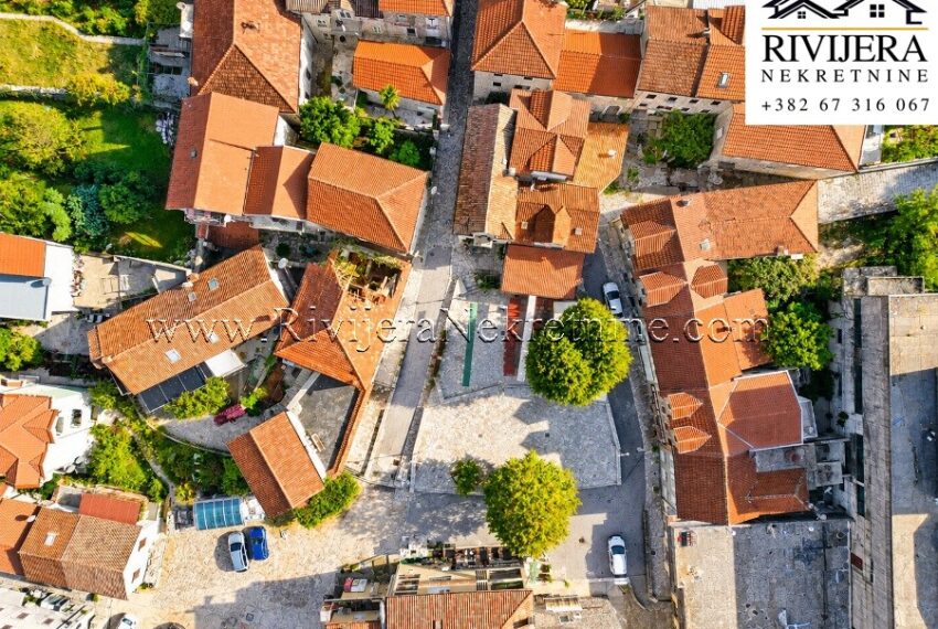 a_crisp_sunlit_mediterranean_adriatic_stone_villa_prodaja_prodaza_Sale_Kotor_Tivat_ad_Ads_oglasi_rivijera_Nekretnine_(12)